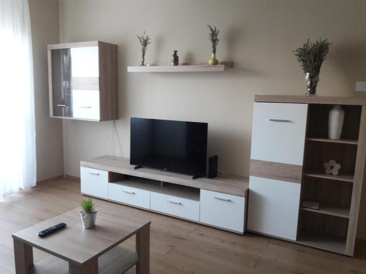 Studio+19 Apartman Kazincbarcika Bagian luar foto
